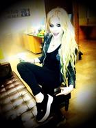 Avril Lavigne : avril-lavigne-1365880180.jpg