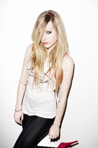Avril Lavigne : avril-lavigne-1368166827.jpg