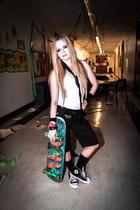Avril Lavigne : avril-lavigne-1368166828.jpg
