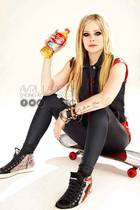 Avril Lavigne : avril-lavigne-1370544758.jpg