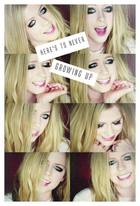 Avril Lavigne : avril-lavigne-1375318388.jpg