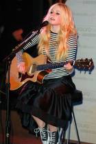 Avril Lavigne : avril-lavigne-1376254558.jpg