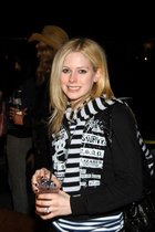 Avril Lavigne : avril-lavigne-1381436665.jpg