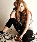 Avril Lavigne : avril-lavigne-1381436923.jpg