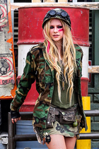 Avril Lavigne : avril-lavigne-1381537059.jpg