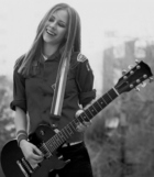 Avril Lavigne : avril-lavigne-1382310238.jpg
