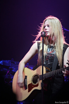 Avril Lavigne : avril-lavigne-1382310243.jpg