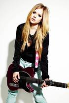 Avril Lavigne : avril-lavigne-1382310287.jpg
