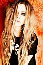 Avril Lavigne : avril-lavigne-1382374928.jpg