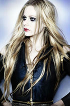Avril Lavigne : avril-lavigne-1382990370.jpg