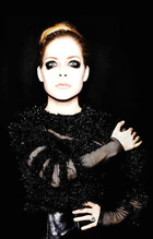 Avril Lavigne : avril-lavigne-1383589498.jpg