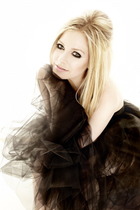 Avril Lavigne : avril-lavigne-1392225745.jpg