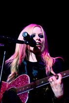 Avril Lavigne : avril-lavigne-1392671373.jpg
