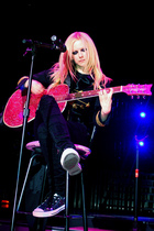 Avril Lavigne : avril-lavigne-1392671385.jpg