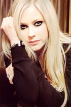 Avril Lavigne : avril-lavigne-1394216765.jpg