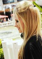 Avril Lavigne : avril-lavigne-1395737057.jpg