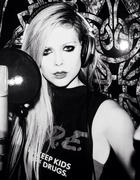 Avril Lavigne : avril-lavigne-1396011067.jpg