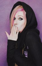Avril Lavigne : avril-lavigne-1396011927.jpg