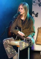 Avril Lavigne : avril-lavigne-1396180835.jpg