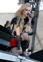 Avril Lavigne : avril-lavigne-1396540840.jpg