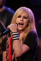 Avril Lavigne : avril-lavigne-1406145079.jpg