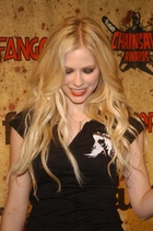 Avril Lavigne : avril-lavigne-1407947070.jpg