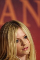 Avril Lavigne : avril-lavigne-1408546491.jpg