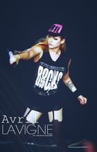 Avril Lavigne : avril-lavigne-1408635465.jpg