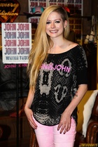 Avril Lavigne : avril-lavigne-1412816444.jpg