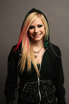 Avril Lavigne : avril-lavigne-1413047326.jpg