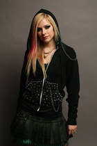 Avril Lavigne : avril-lavigne-1413047337.jpg