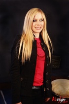 Avril Lavigne : avril-lavigne-1413047444.jpg