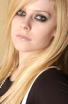 Avril Lavigne : avril-lavigne-1413047466.jpg