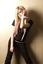 Avril Lavigne : avril-lavigne-1413047474.jpg