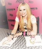 Avril Lavigne : avril-lavigne-1413741137.jpg