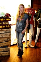 Avril Lavigne : avril-lavigne-1417285505.jpg
