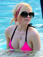 Avril Lavigne : avril_lavigne_1223228499.jpg