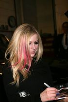 Avril Lavigne : avril_lavigne_1223228517.jpg