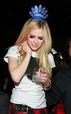 Avril Lavigne : avril_lavigne_1223228924.jpg