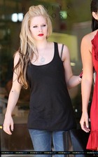 Avril Lavigne : avril_lavigne_1248025895.jpg