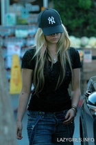 Avril Lavigne : avril_lavigne_1251705018.jpg
