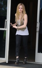 Avril Lavigne : avril_lavigne_1274469719.jpg