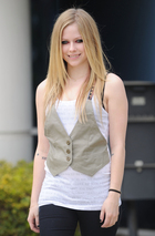 Avril Lavigne : avril_lavigne_1274469728.jpg