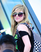 Avril Lavigne : avril_lavigne_1275745714.jpg