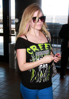 Avril Lavigne : avril_lavigne_1275775266.jpg