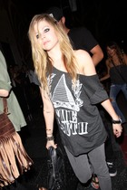 Avril Lavigne : avril_lavigne_1280195688.jpg