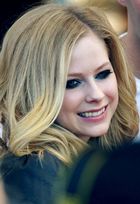 Avril Lavigne : avril_lavigne_1280858637.jpg