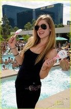 Avril Lavigne : avril_lavigne_1286205227.jpg