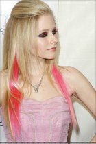 Avril Lavigne : avril_lavigne_1290054287.jpg