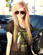 Avril Lavigne : avril_lavigne_1293155444.jpg